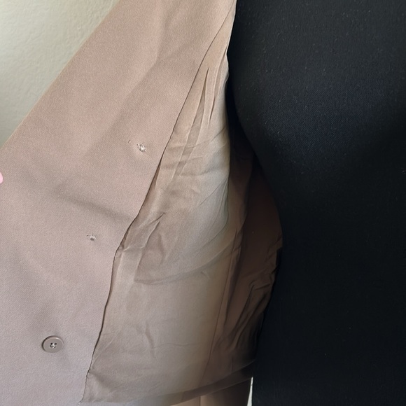 NEW Express Double Breasted Cropped Blazer Blush Taupe Size Large - Picture 12 of 13